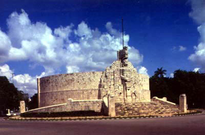 Monumento a la Bandera en Paseo de Montejo