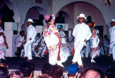 Baile de la Jarana en el Parque de Santa Luc&iacute;a